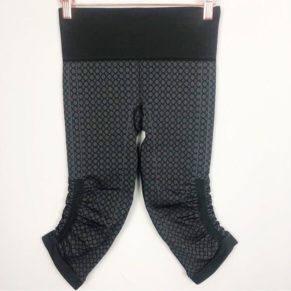 LULULEMON | In the Flow Seamless Crop Leggings Gray & Black Print Women’s Size 4 - Picture 2 of 10